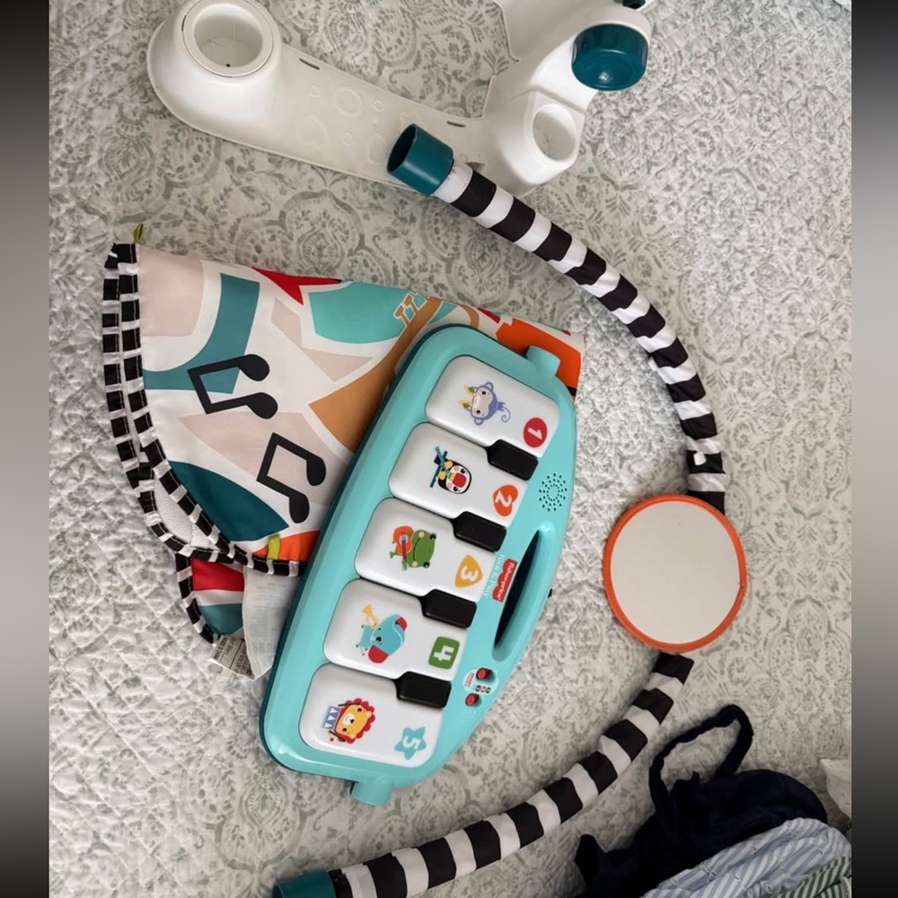 Fisher price kick and play
